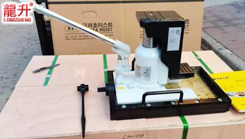 龍升帶滑臺爪式千斤頂正面展示 龍升帶滑臺爪式千斤頂正面展示