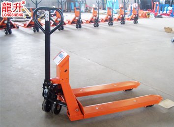 電子稱手動(dòng)液壓搬運(yùn)車實(shí)物圖二